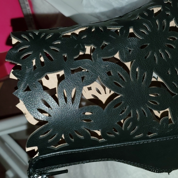 Black open toed heel - Picture 6 of 7